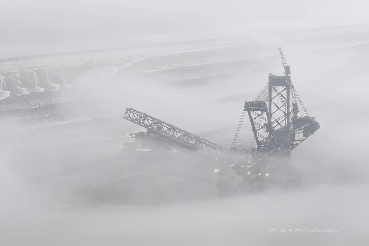 Bagger im Tagebau Hambach